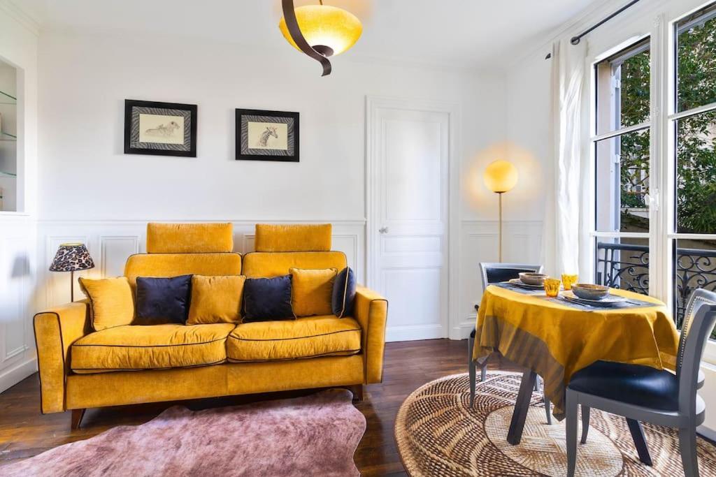 Charming Flat In Old Appartement Paris